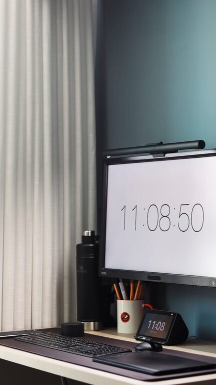 Jak efektywnie organizować przestrzeń roboczą w domu dla lepszej produktywności